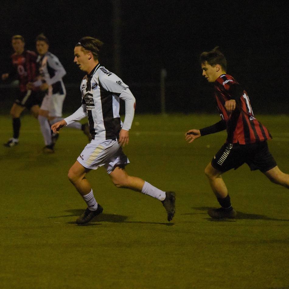 Glücklicher Heimsieg: Ein baumlanger Joker lässt den SV Rindern jubeln