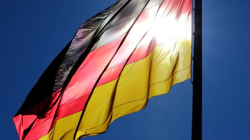 Schwarz-Rot-Gold in Hilden: Deutschland-Fahne – Stadtrat lehnt Dauerbeflaggung an öffentlichen Gebäuden ab