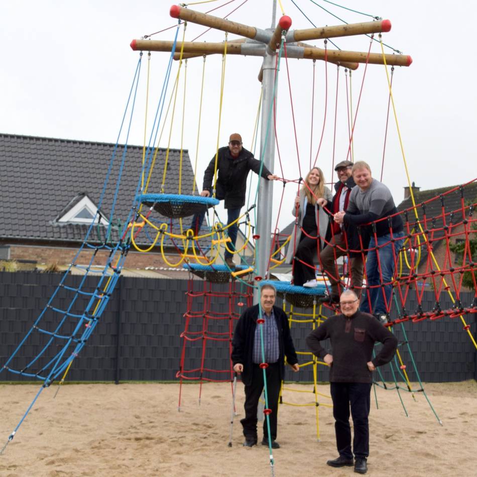 Treffpunkt für Kinder und Familien: Neuer Spielplatz am Kinderhaus in Pont eingeweiht