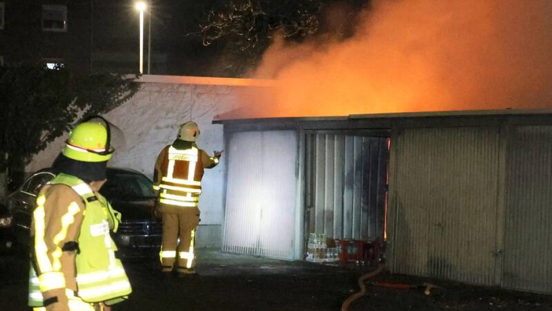 Bahnhofsviertel in Grevenbroich: Garage in Flammen – mehrere Motorräder bei Brand vernichtet