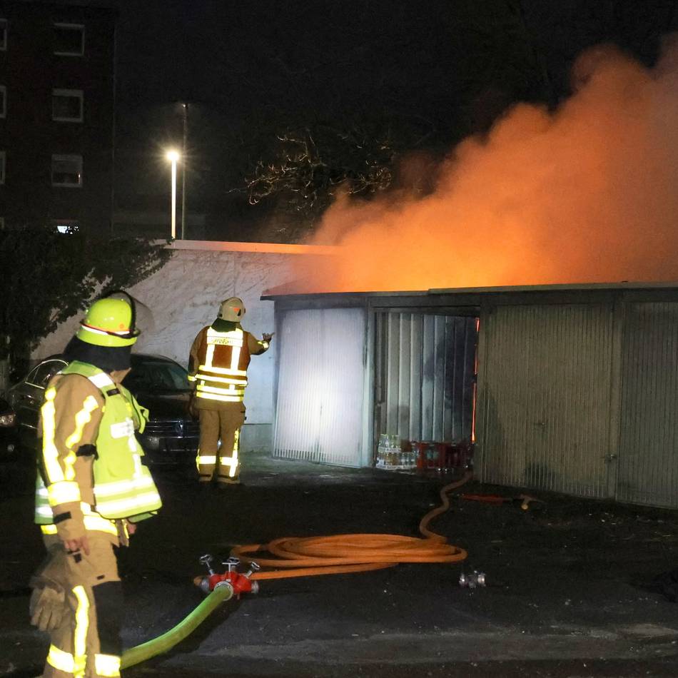 Bahnhofsviertel in Grevenbroich: Garage in Flammen – mehrere Motorräder bei Brand vernichtet