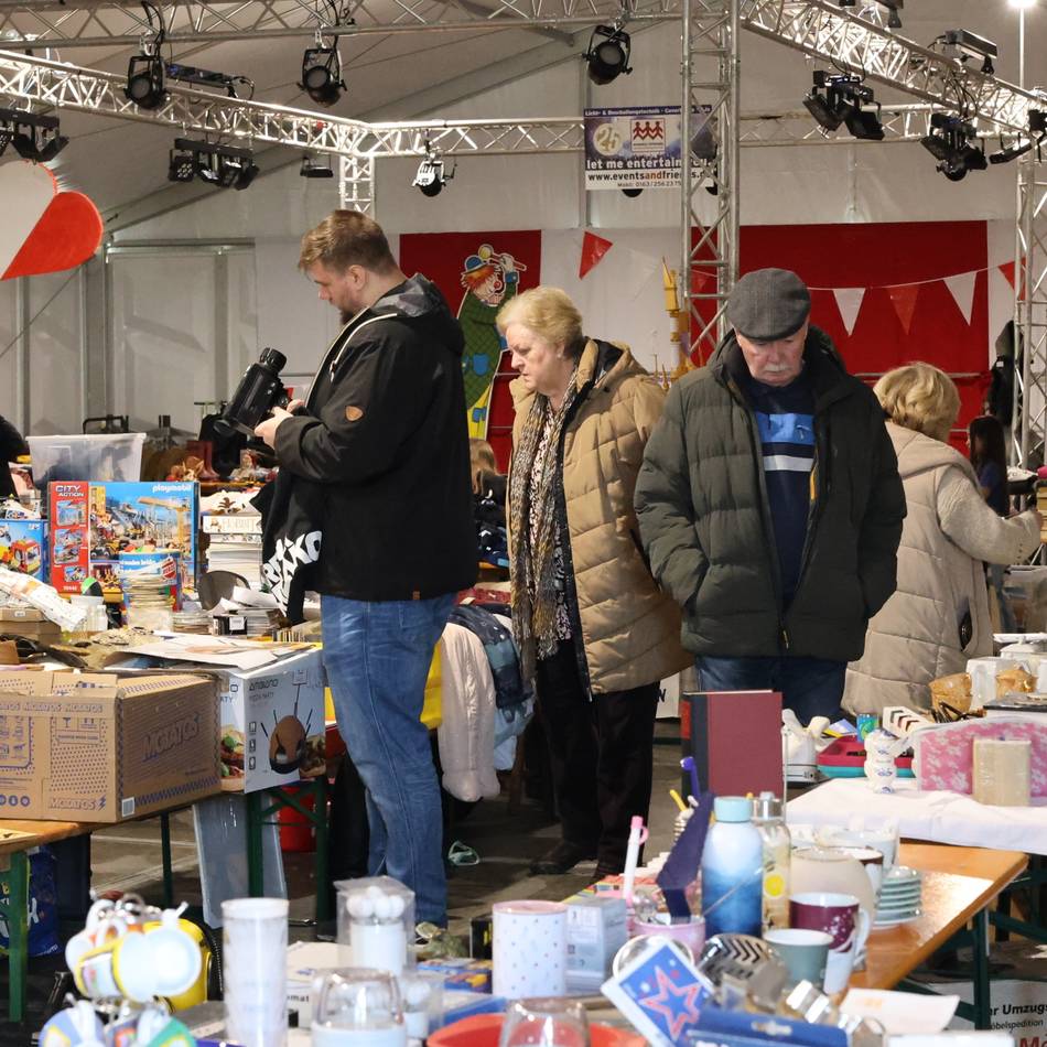 Tödel der KG in Gierath: Vintage-Schätze im Karnevalszelt