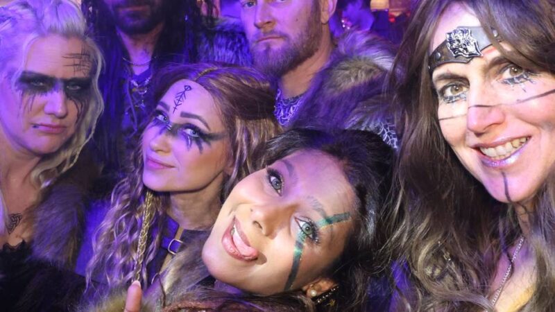 Partys im Festzelt: 3500 Karnevalisten feiern in Wevelinghoven – wir zeigen die schönsten Fotos