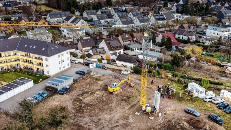 Spatenstich in Langenfeld: Im Gartenland von Reusrath entstehen vier Mehrfamilienhäuser