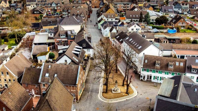 Politik in Monheim: Rat entscheidet über Betrieb der Einfahrtspoller in der Altstadt