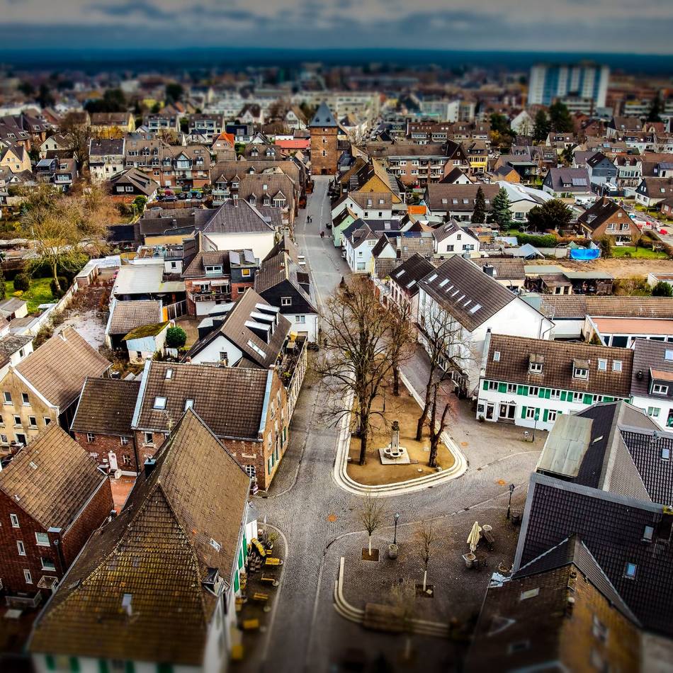 Politik in Monheim: Rat entscheidet über Betrieb der Einfahrtspoller in der Altstadt