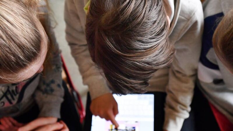 Spende des Lions-Clubs: Digitaltraining für Hildener Grundschüler