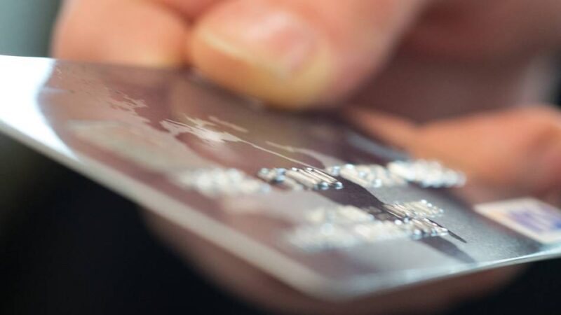 Wermelskirchener festgenommen: „Bankmitarbeiter“ kündigt Besuch an – Polizei wartet schon