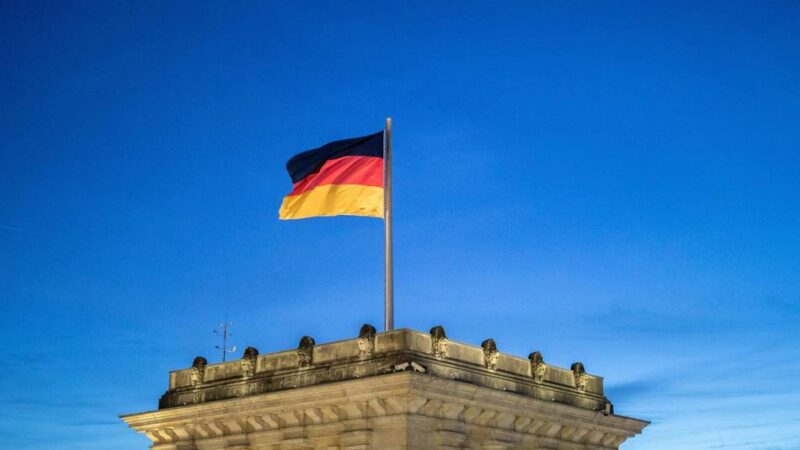 Antrag im Stadtrat Leverkusen: AfD fordert verstärkte Beflaggung vor städtischen Gebäuden