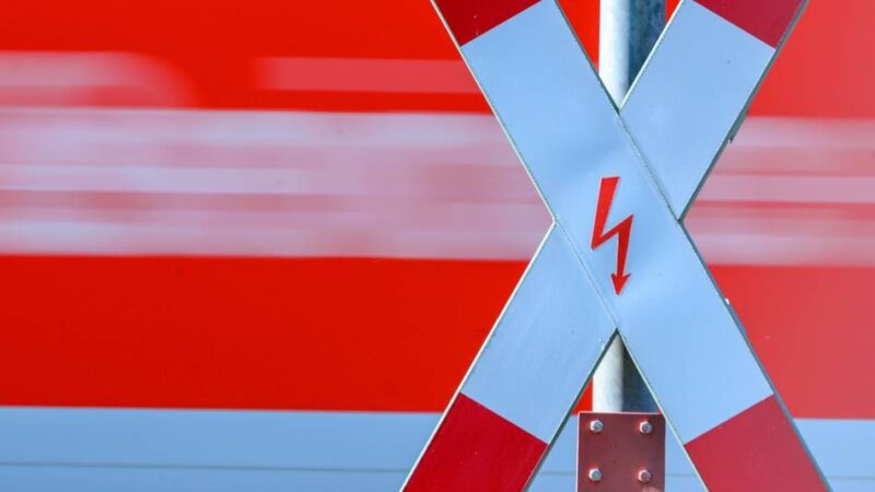 Unfall im Ruhrgebiet: Zwei Hildener in Pkw von Zug erfasst