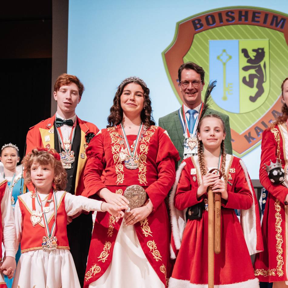 Ministerpräsident Wüst zeichnet Karnevalsnachwuchs aus: Landesorden für Boisheimer Dreigestirn