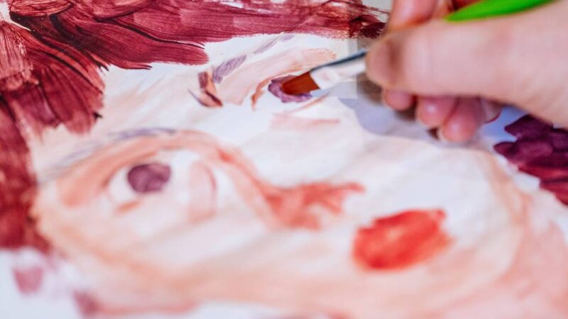 Aktionen für Kinder im Neanderthal Museum: Mit wenigen Pinselstrichen zu einem Selbstporträt