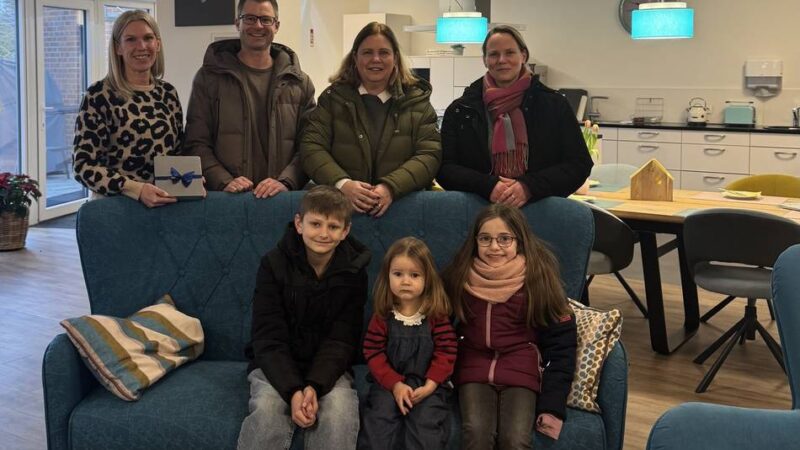 Aktion des Fördervereins und der Schulgemeinschaft: Grundschule St. Peter bringt Geldspende zum Hospiz