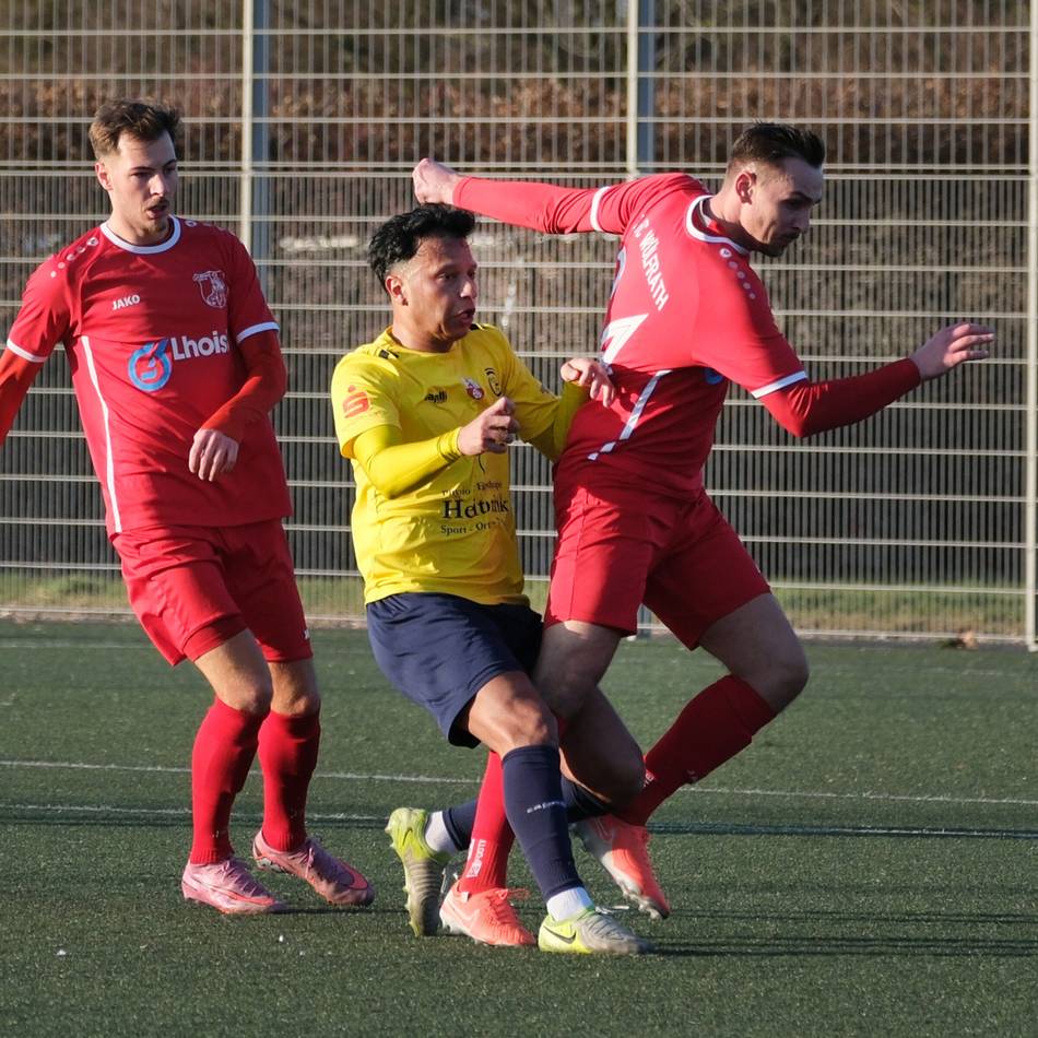Posse um das Stadion Ratingen: Apfeld: „Wahrscheinlich ist es jetzt zu warm für Rasenpflege“