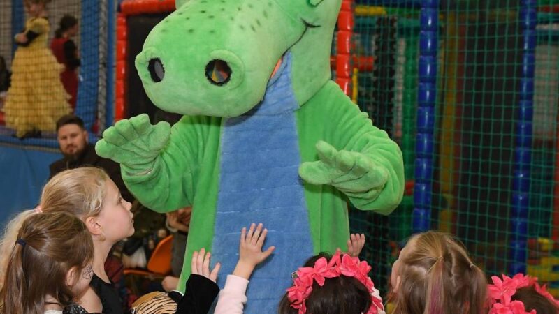 Freizeitbad in Radevormwald: Kartenverkauf für „Nessi“-Karnevalsparty startet