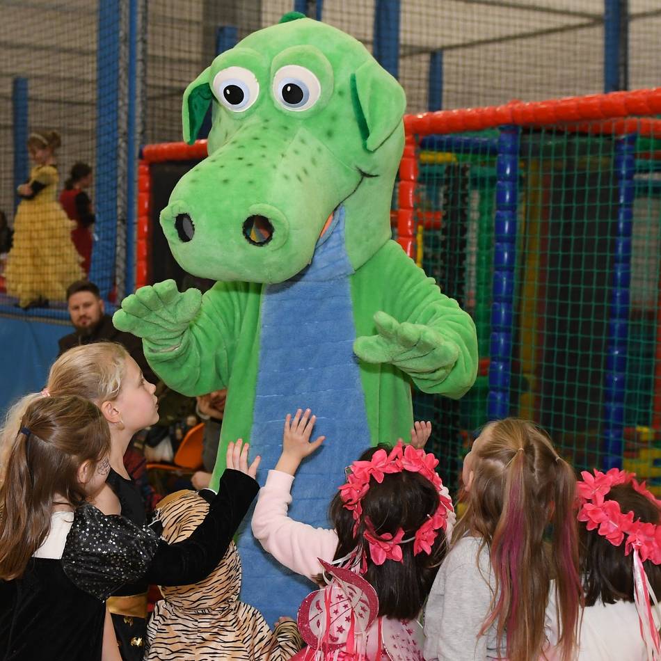Freizeitbad in Radevormwald: Kartenverkauf für „Nessi“-Karnevalsparty startet