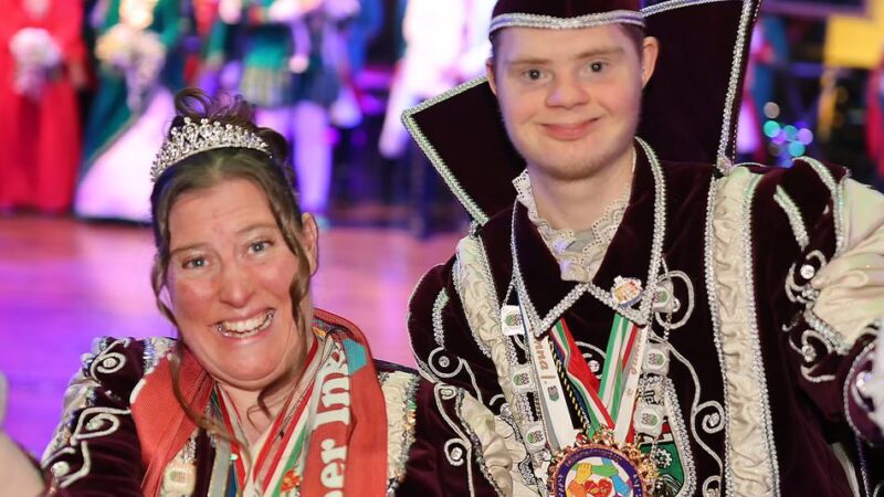 Karneval 2026 in Hilden: „Ja du, ja du, du gehörst dazu“ – Inklusionsprinzenpaar feiert Party in der Stadthalle