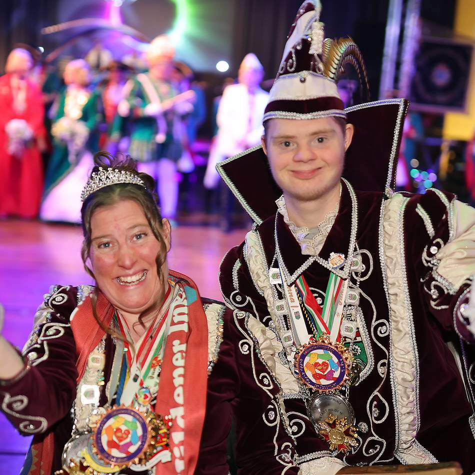 Karneval 2026 in Hilden: „Ja du, ja du, du gehörst dazu“ – Inklusionsprinzenpaar feiert Party in der Stadthalle