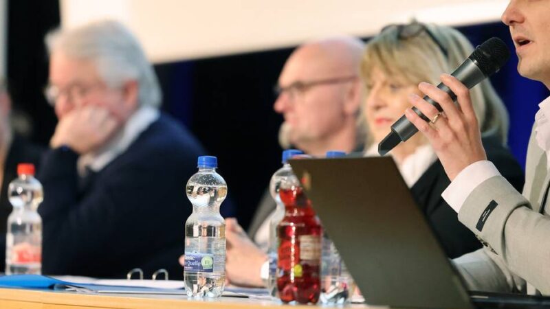 Verwaltungsumbildung in Mettmann: Bürgermeister Bär rechtfertigt Dezernats-Neubesetzung