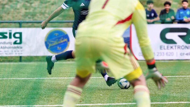 Wichtiger Punktgewinn: Hochdahl holt Remis beim hitzigen Auftakt in Neuss-Weissenberg