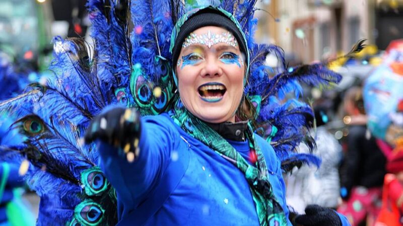Rosenmontagszug in der City: Itter Itter Helau! Hildens Jecken trotzen dem Wetter