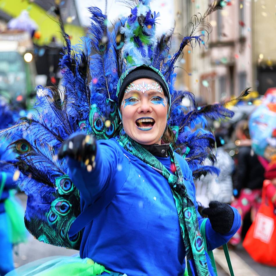 Rosenmontagszug in der City: Itter Itter Helau! Hildens Jecken trotzen dem Wetter