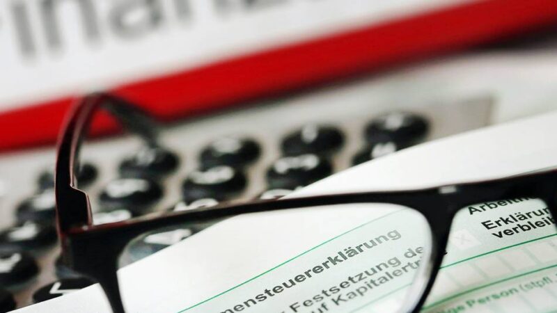 Finanzamt für Hückeswagen und Radevormwald: Etwa anderthalb Monate bis zum Steuerbescheid