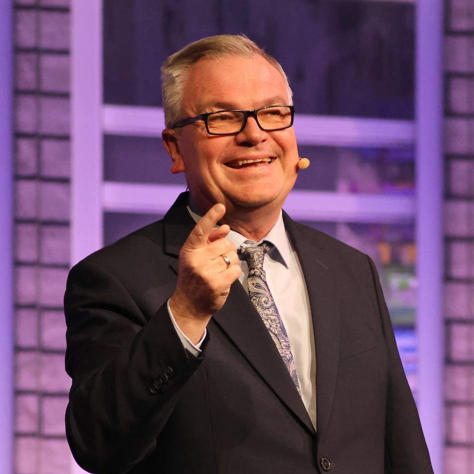 Auch Termin in Hilden betroffen: Jürgen B. Hausmann sagt alle Auftritte bis Ende April ab – das ist der Grund