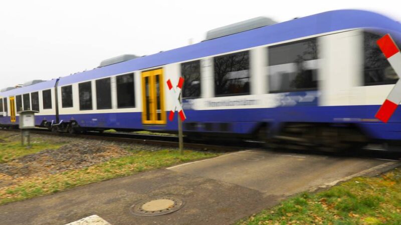 Sonderverkehrsschau nächste Woche: Betroffenheit nach Unfällen am Bahnübergang in Menzelen ist groß