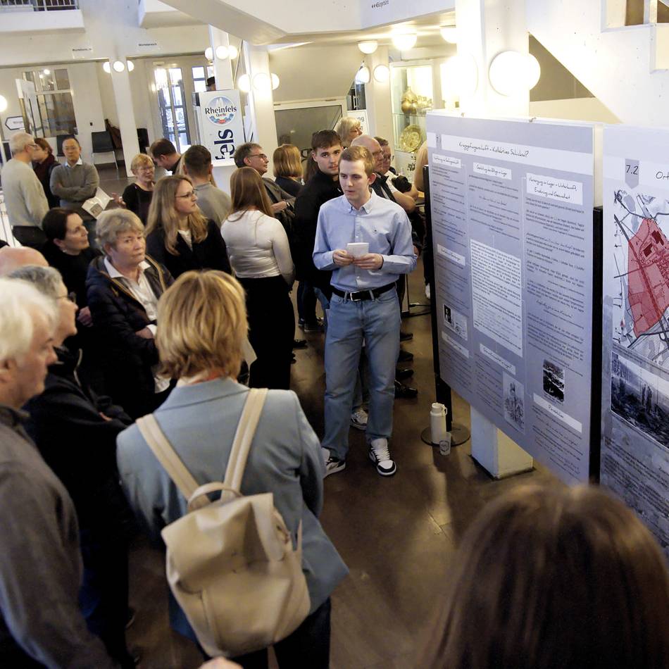 Projekt von zwei Rheinberger Schulen: Diese Ausstellung macht Geschichte greifbar