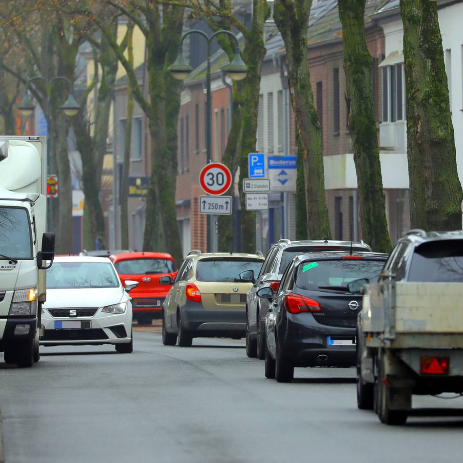 Verkehrsbelastung auf Hochstraße in Sonsbeck: „Wir werden die Ortsumgehung nicht mehr erleben“