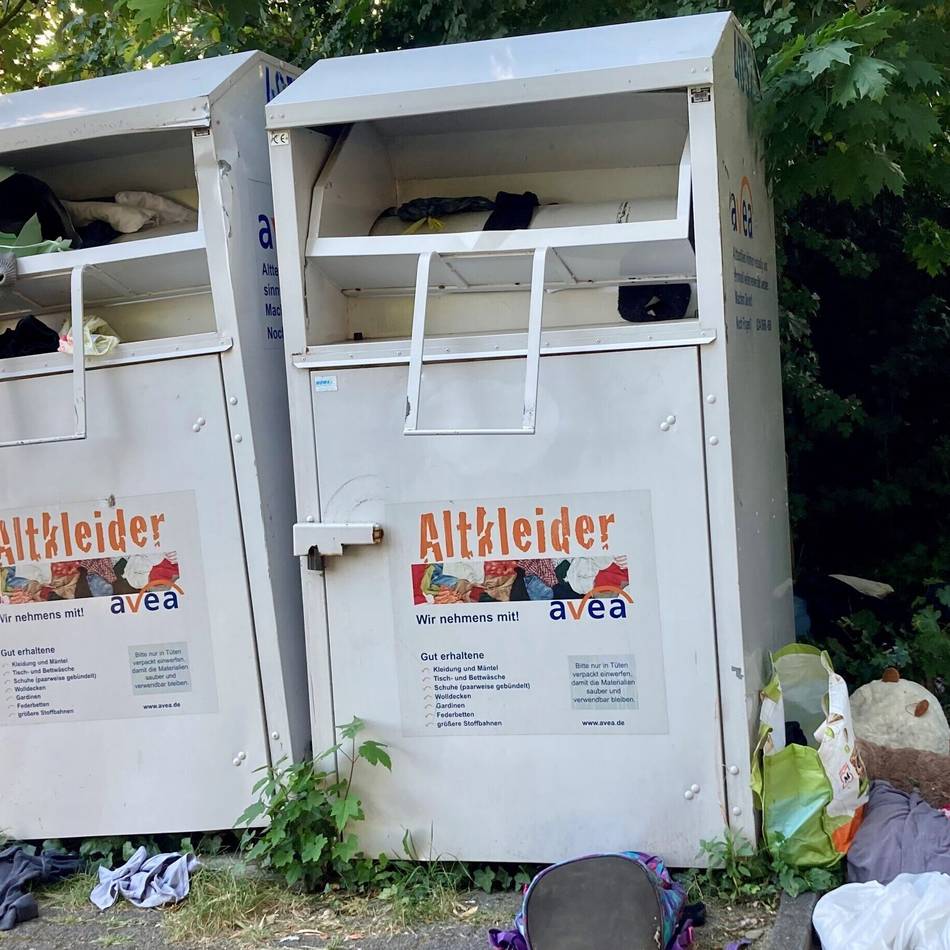 Politik in Leverkusen: Altkleidercontainer bleiben in Lützenkirchen – Schlaglöcher vorerst auch