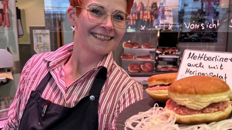 Lemken in Xanten und Wesel: Metzger kombiniert süßen Berliner wieder mit Mett – und dieses Mal auch mit Heringssalat