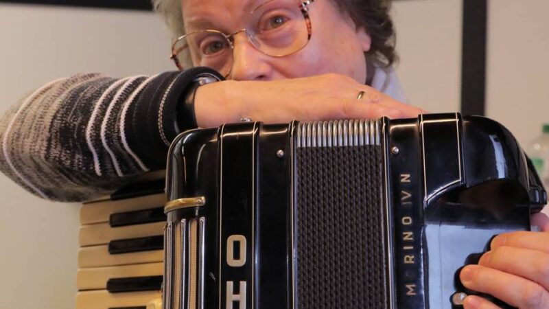 Musikerin Burglind Tepner aus Rheinberg: „Mrs. Akkordeon“ wird 75 Jahre alt