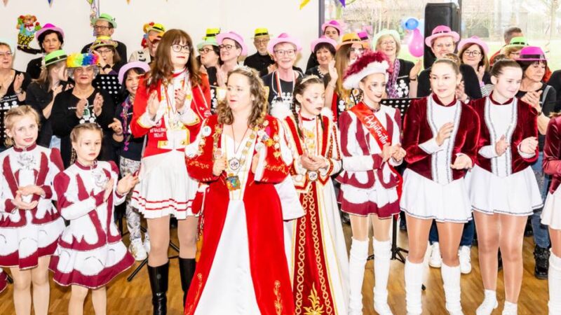 Karnevalsparty im Gemeindehaus: Da Capo feiert Karneval und sagt der Pfarrerin Tschüss