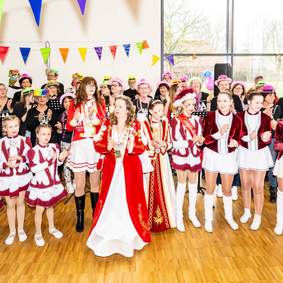 Karnevalsparty im Gemeindehaus: Da Capo feiert Karneval und sagt der Pfarrerin Tschüss