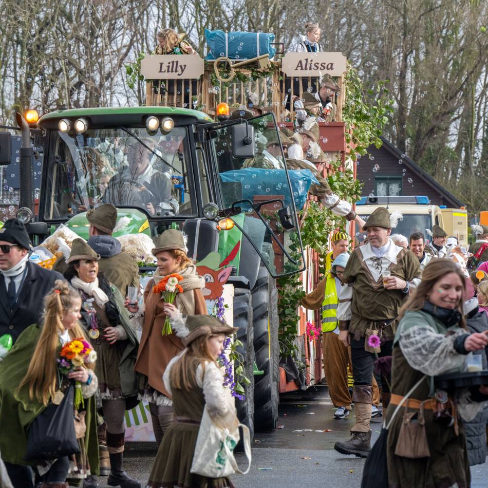 Karneval 2026 in Grefrath: Vinkrather beim Rosenmontagszug außer Rand und Band