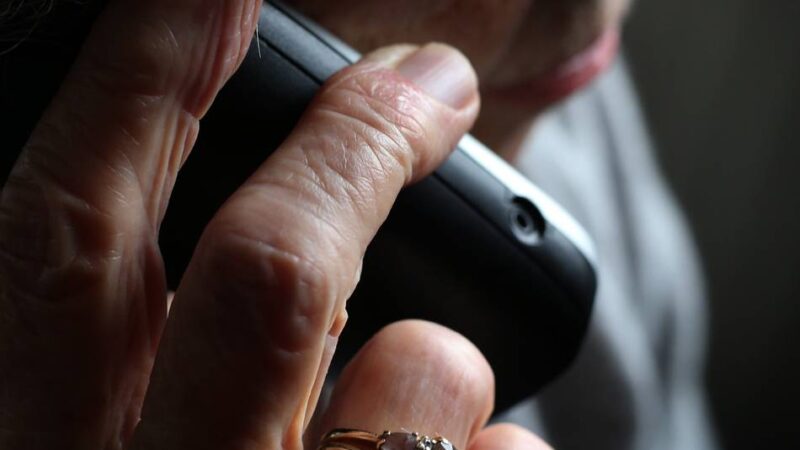 Trickbetrug in Mettmann: 75-Jährige wird Opfer eines falschen Bankmitarbeiters