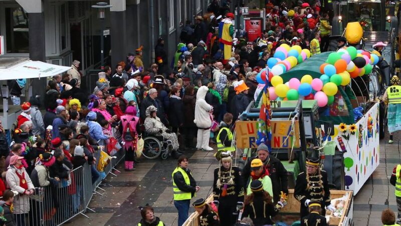Pilotprojekt in Krefeld: Achtsam eskalieren an Rosenmontag