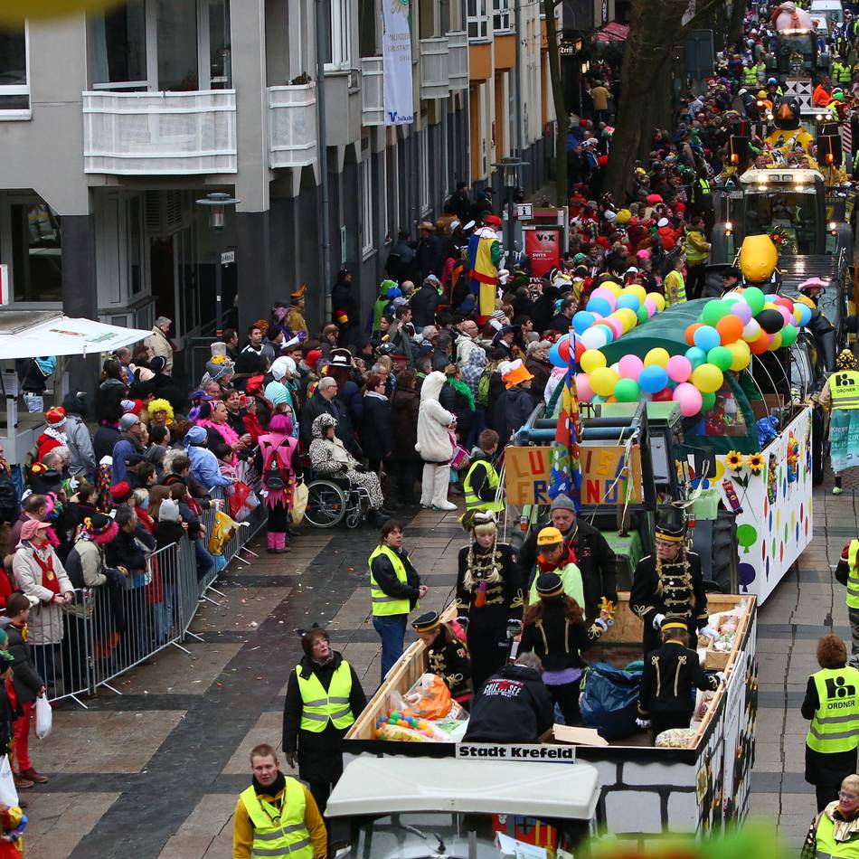 Pilotprojekt in Krefeld: Achtsam eskalieren an Rosenmontag