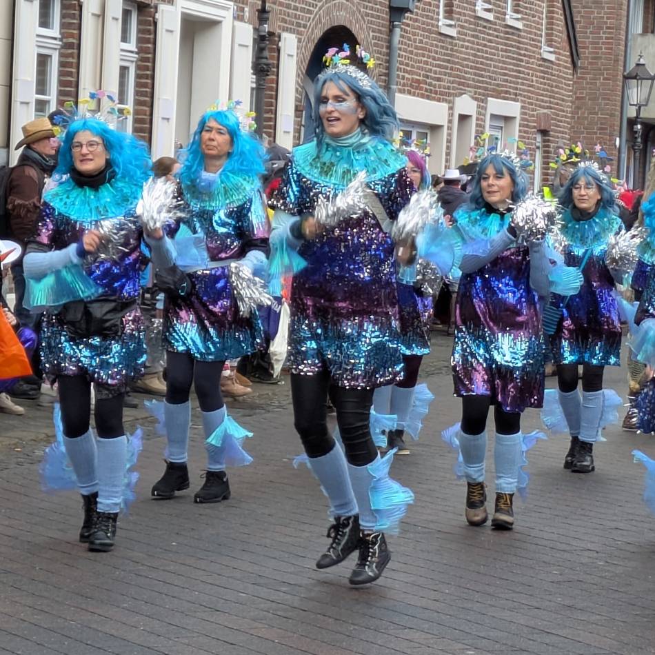 Kinderzug der KG Schlossgeister in Neersen: Ein Kinderzug auch für Erwachsene