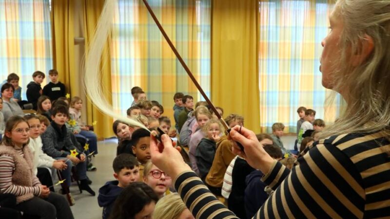 Musikaktion in der Schule am Deich: Wallacher Grundschüler finden „Dackl“ und Beethoven richtig cool