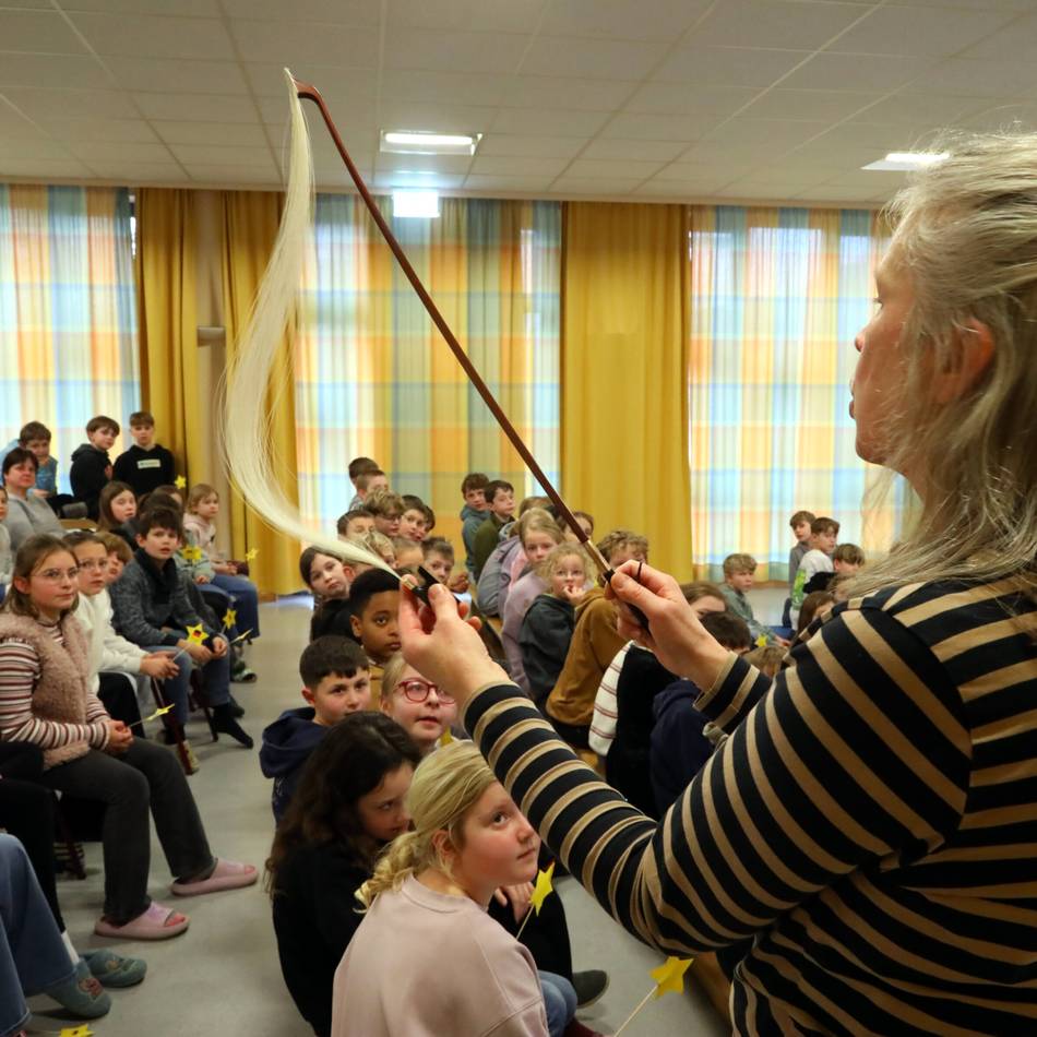 Musikaktion in der Schule am Deich: Wallacher Grundschüler finden „Dackl“ und Beethoven richtig cool