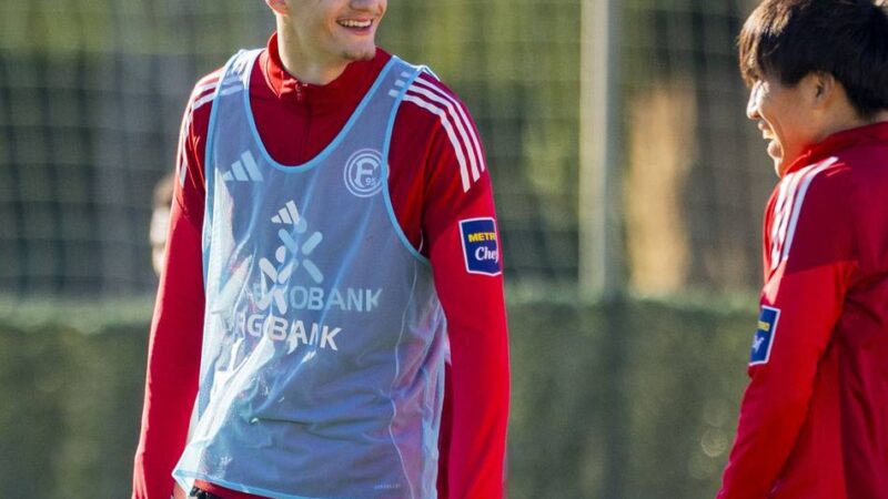 Der eine Skispringer, der andere Fortuna-Profi: „Erfüllt einen mit ganz viel Stolz“ – Luca Raimund feiert Olympiasieg von Cousin Philipp