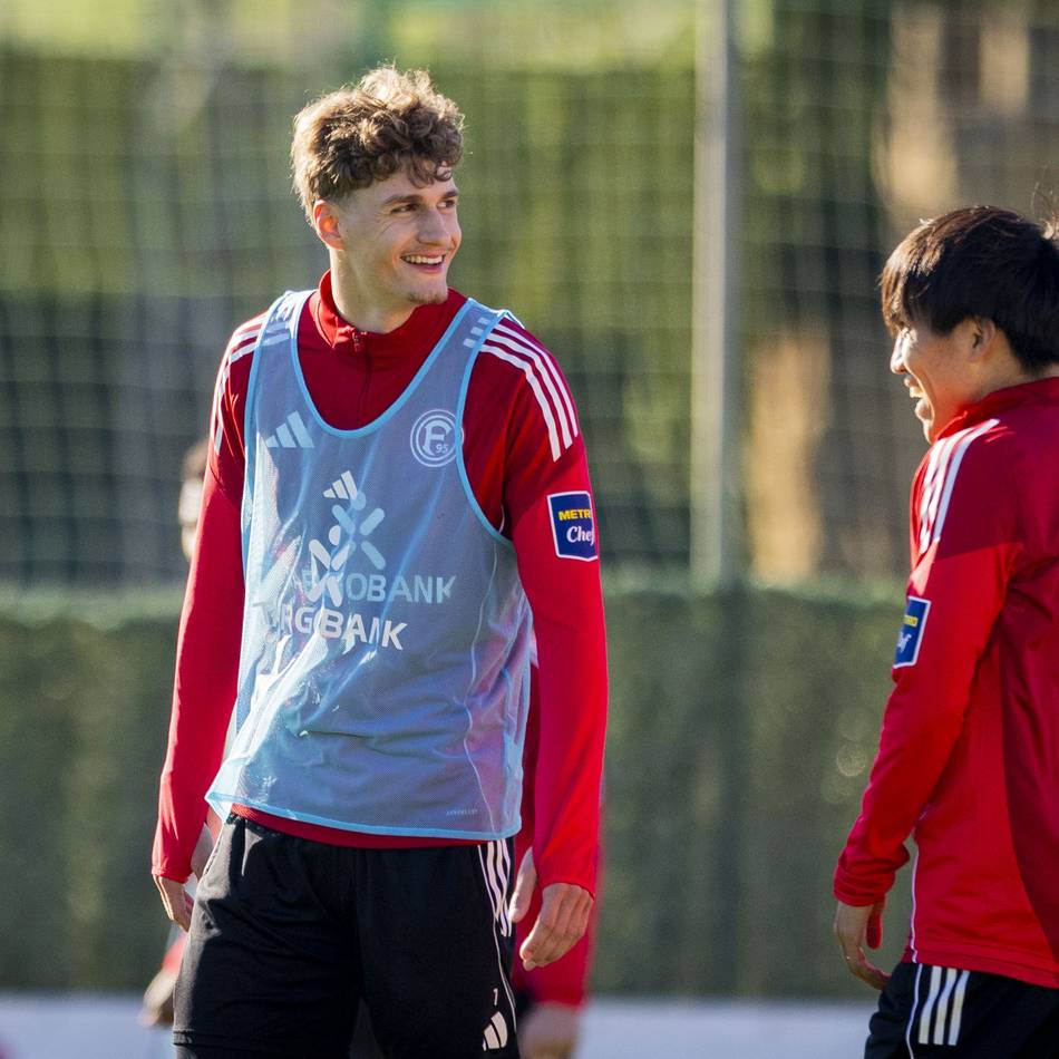 Der eine Skispringer, der andere Fortuna-Profi: „Erfüllt einen mit ganz viel Stolz“ – Luca Raimund feiert Olympiasieg von Cousin Philipp