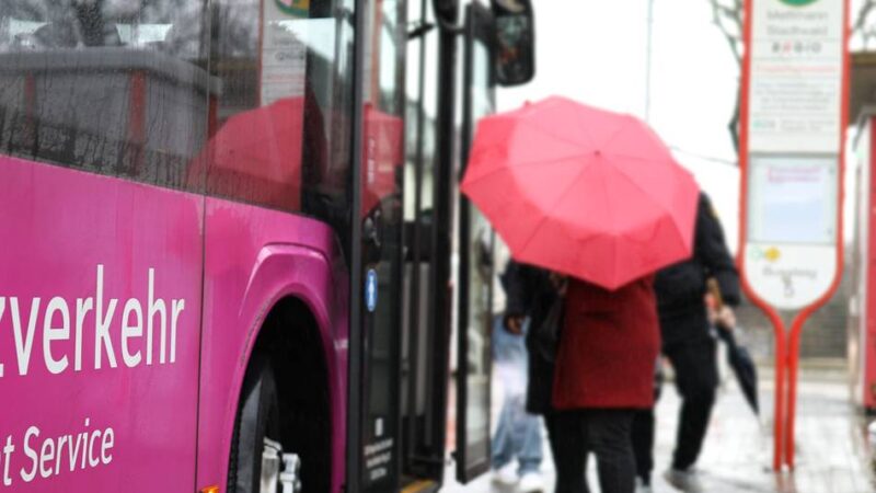 Zwei Wochen lang keine Züge in Mettmann: Schienenersatzverkehr XXL mit holprigem Start