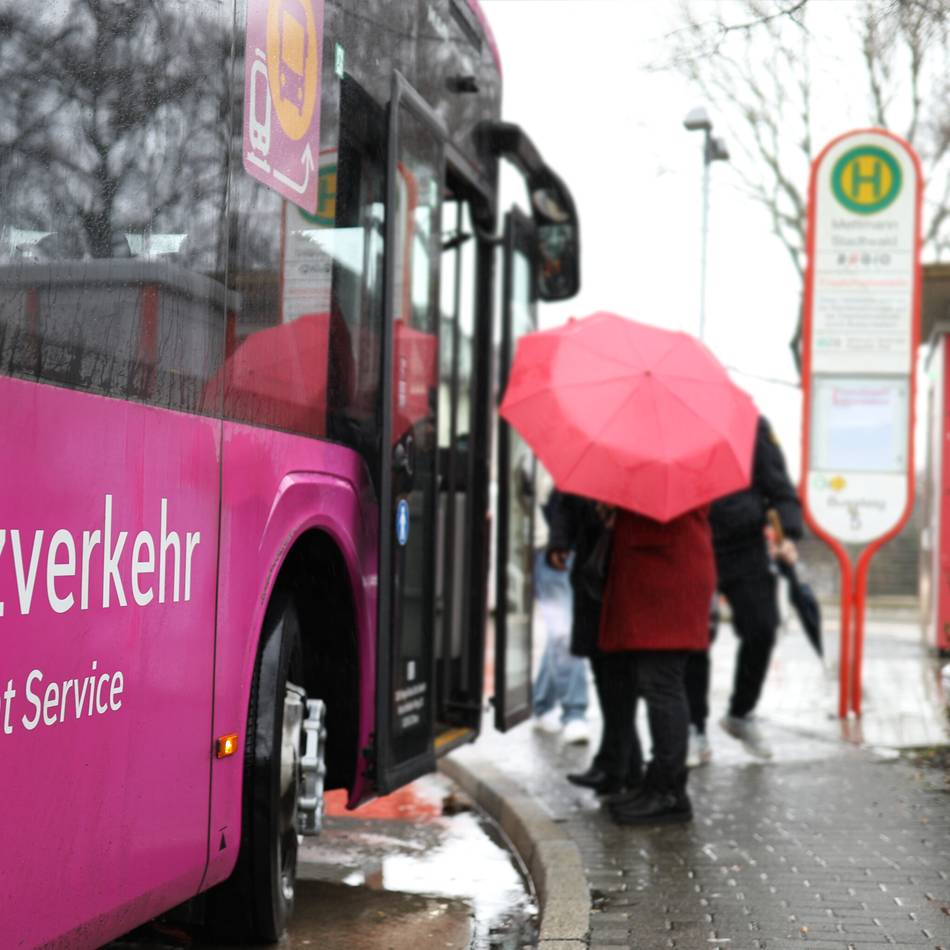 Zwei Wochen lang keine Züge in Mettmann: Schienenersatzverkehr XXL mit holprigem Start