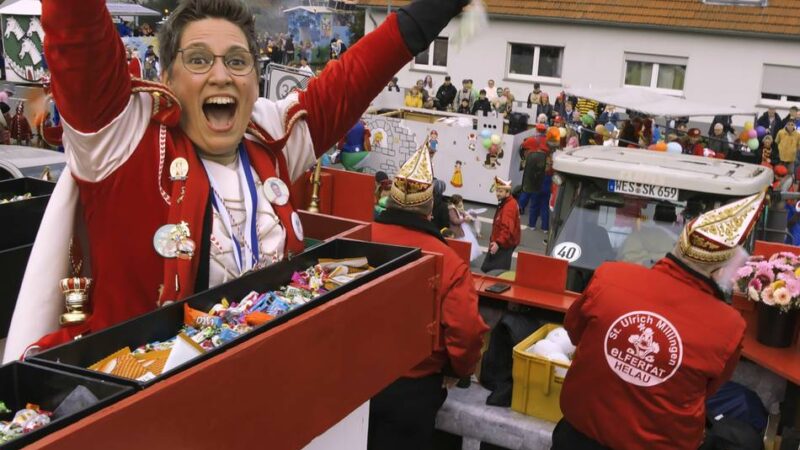 Straßenkarneval in Rheinberg: Nelkensamstagszug in Millingen