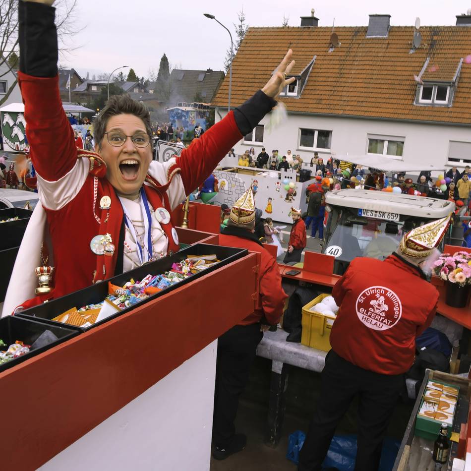Straßenkarneval in Rheinberg: Nelkensamstagszug in Millingen