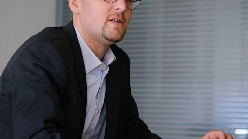 Stadion, Rasen und Hallen: Der Bürgermeister antwortet: „Gras wächst im Winter nicht“